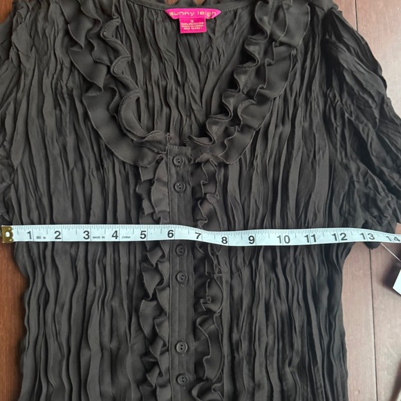 Sunny Leigh Women Dark Brown Textured Ruffle Button Front Short Sleeve Top - Picture 6 of 7